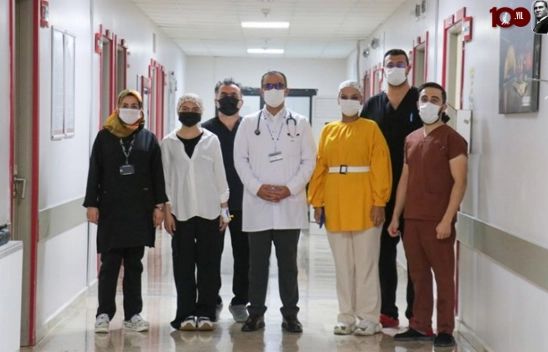 Lösemiyi yenen gençler kendileriyle aynı tedaviyi gören hastalara umut aşılıyor