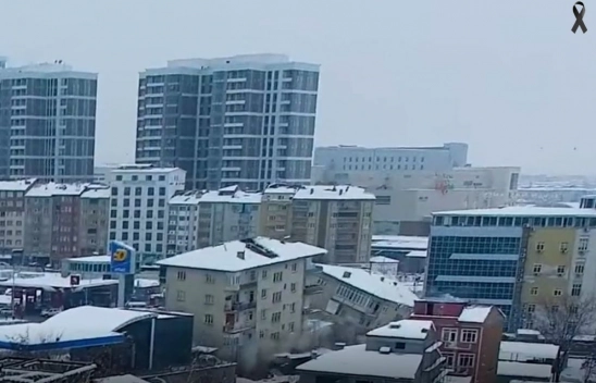 Malatya'da 2. depremde binaların çökme dron kamerasında