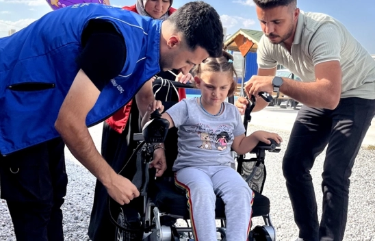 Malatya'da otizmli çocuğa akülü tekerlekli sandalye desteği