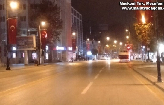Sokaklar sessizliğe büründü