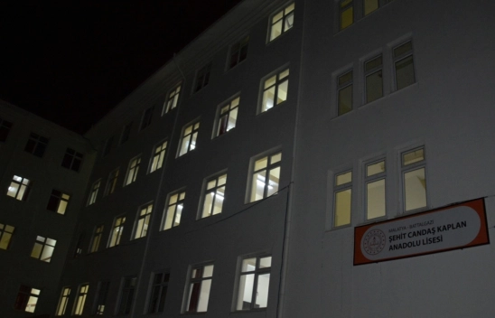 Malatya'daki okulların ışıkları 04.17'de açıldı