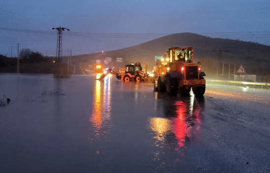 Malatya-Gölbaşı kara yolunda sağanak nedeniyle ulaşım kontrollü sağlanıyor