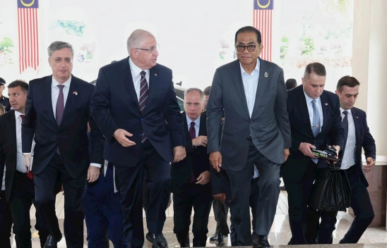 Milli Savunma Bakanı Güler Malezya'da