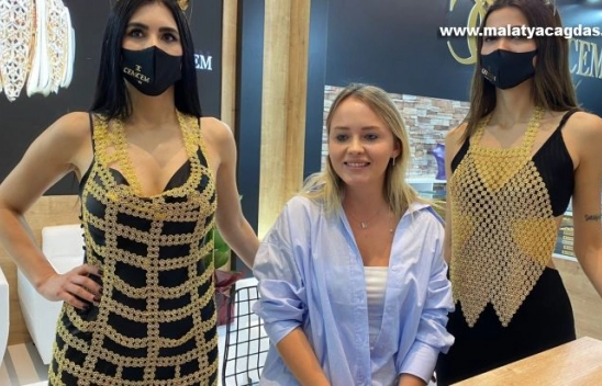 Dört Ayaklı Minare ve kıyafet gözleri kamaştırdı