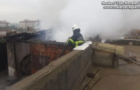 Odunluk yangını büyümeden söndürüldü