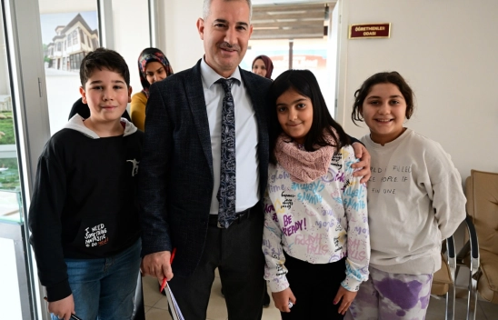 Öğrencilerimize Hedeflerine Ulaşmaları İçin Her Türlü Desteği Veriyoruz