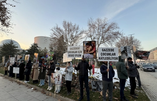 Öğretmenler Gazze'deki zulme dikkati çekmek için 26 haftadır eylemde