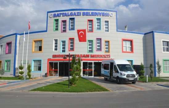 Özel Bireylere Hayvanlarla Rehabilitasyon İmkanı