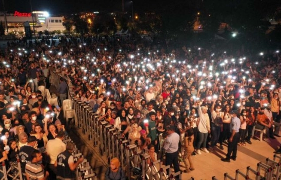 Şanlıurfa'da Gripin konserine yoğun ilgi
