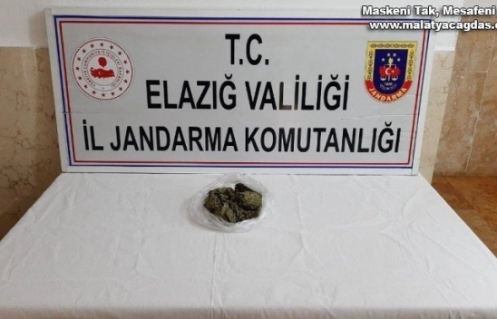 Sırtına sardığı uyuşturucuyla yakalandı