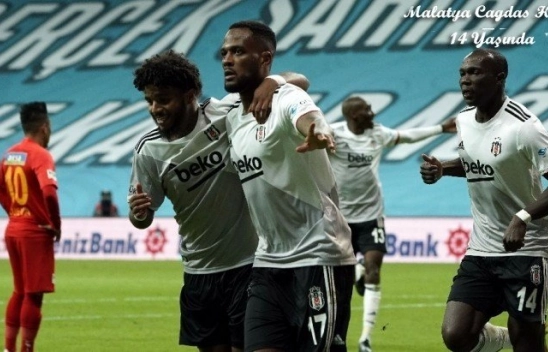 Zorlu Karşılaşma'nın Galibi Beşiktaş Oldu