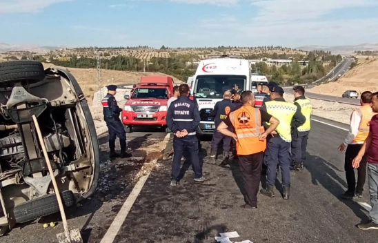 Trafik kazası: 2 kişi öldü 66 kişi yaralandı