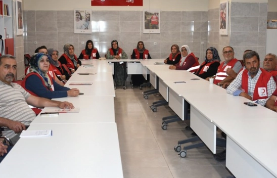 Türk Kızılay Malatya'da depremzede çiftçilere çilek bahçesi kuracak