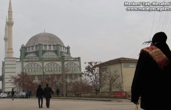 Vatandaşlar Cuma namazı için dışarı çıktı