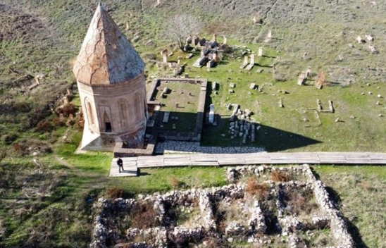 Van'daki Selçuklu Mezarlığı'nda en erken tarihli sandukalı mezar ortaya çıkarıldı
