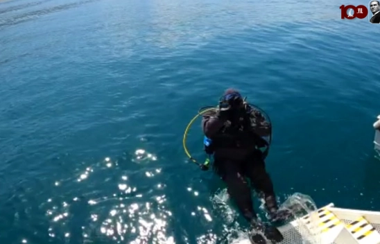 Van Gölü'nde Cumhuriyet'in 100. yılına özel dalış gerçekleştirdiler