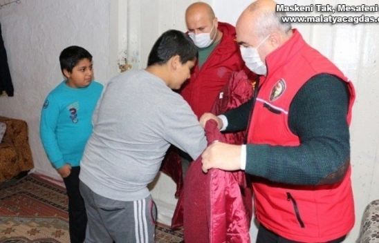 Vefa görevlileri yaşlıların yüzünü güldürdü