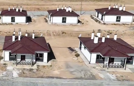 Yazıhan'da Hak Sahiplerine Anahtar Teslimi Yapıldı