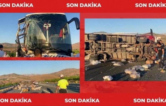 Yolcu otobüsüyle kargo kamyonu çarpıştı: 17 yaralı