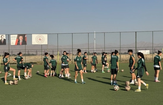 Yüksekovaspor Kadın Futbol Takımı Süper Lig Hedefiyle Sahada