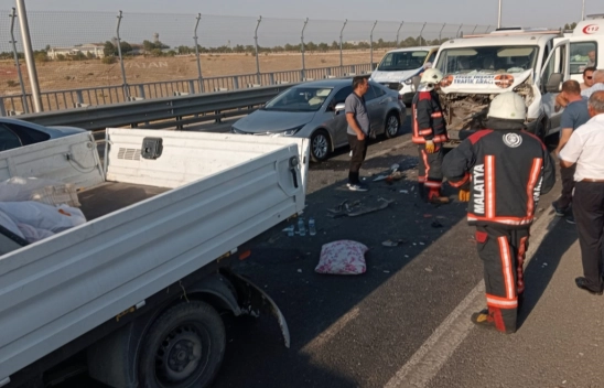 4 aracın çarpışması sonucu 2 kişi yaralandı