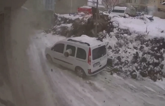 6 Şubat'ta yaşanan deprem anı güvenlik kamerasında