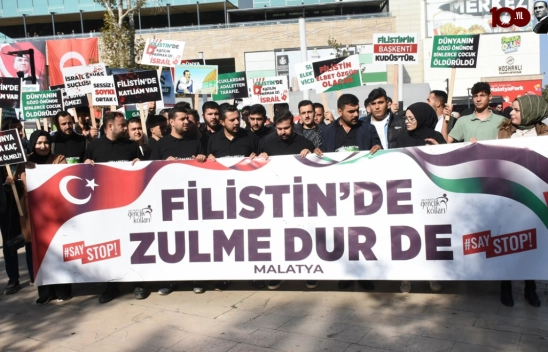 AK Parti'li gençler İsrail'in saldırılarını protesto etti