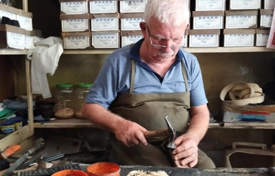 Arapgir'den Türkiye'ye ve dünyaya tahta çivili ayakkabı