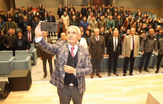 Başkan Güder, öğrencilerle söyleşi yaptı