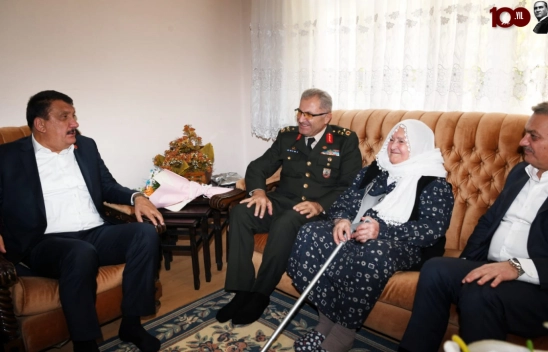 Başkan Gürkan Cumhuriyetimizin 100. Yılında Asırlık Çınarları Ziyaret Etti