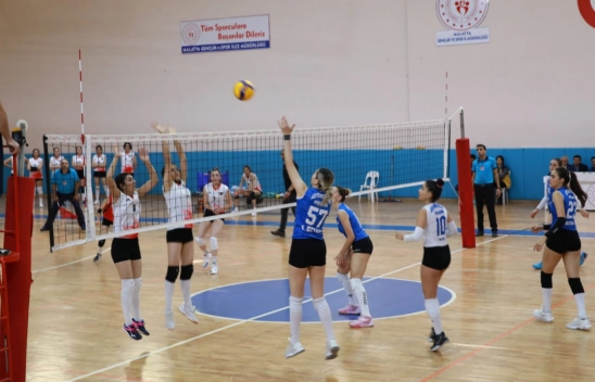 Bayanlar Voleybol Takımı 8'de 8'de Yaptı