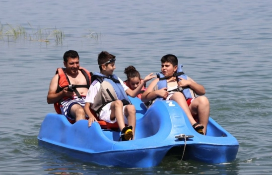 Bayramda ziyaretçi yoğunluğu Hazar Gölü sahillerini canlandırdı