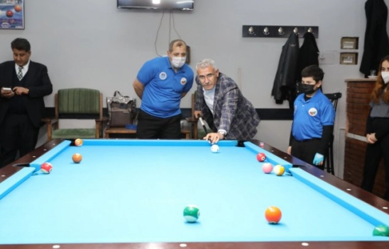 Bilardo şampiyonasının açılışını Başkan Güder gerçekleştirdi