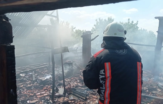 Çatı yangınında maddi hasar oluştu