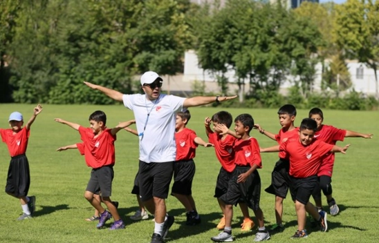 Çocuklar TFF'nin Futbol Kursuyla Çim Sahaya Kavuştu