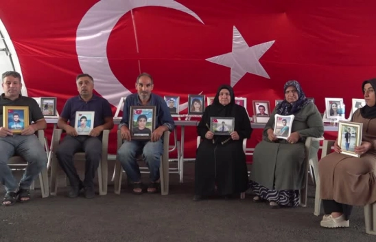 Diyarbakır anneleri kavurucu sıcakta da evlat nöbetinde