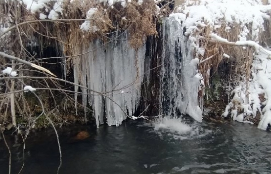 Doğu Anadolu'da göletler dondu, ev, iş yeri ve araçların camları buz tuttu
