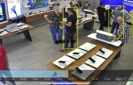Elazığ'da cep telefonu hırsızlığı güvenlik kamerasında