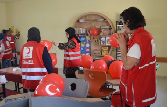 Gönüllüler Duvarları Boyadı, Sınıfları Rengarenk Yaptı