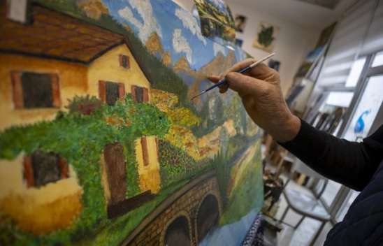 Hafızasını korumak için başladığı resim hobisi oldu