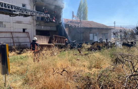 Hanımın Çiftliği Mahallesi'nde Ev Yangını