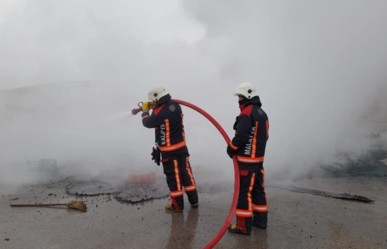 Sebze halindeki yangında alevler gökyüzünü kapladı