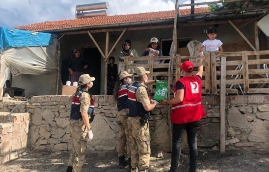 Kızılay Jandarma işbirliği ile bayramlık