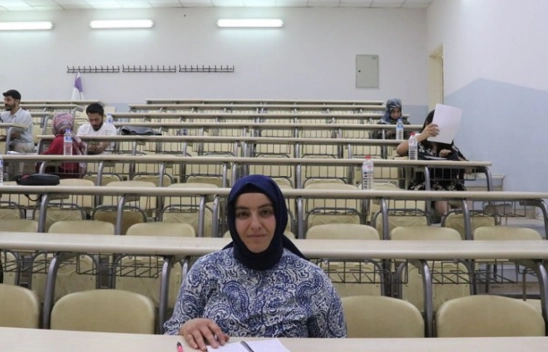 Lösemi nedeniyle hayatını kaybeden kızının üniversite hayalini gerçekleştiriyor