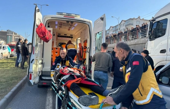 Malatya'da otomobil ile servis aracı çarpıştı, 2 kişi yaralandı