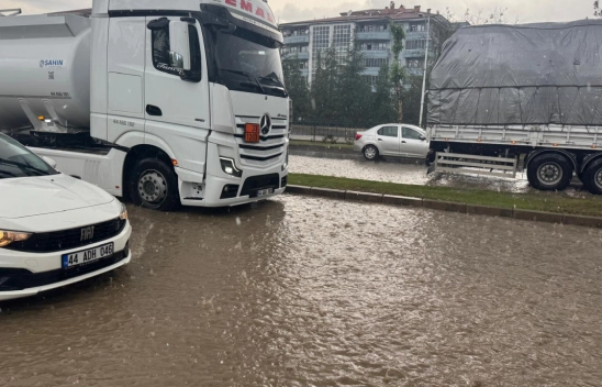 Malatya'da sağanak hayatı olumsuz etkiledi