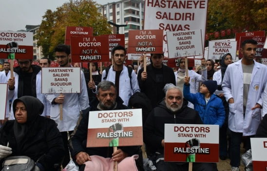 Malatya'da Sağlık Çalışanları İsrail'in Gazze'deki Saldırılarını Protesto Etti