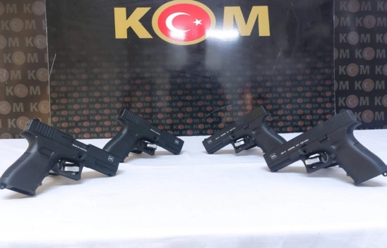 Malatya'daki silah kaçakçılığı ve uyuşturucu operasyonunda 8 zanlı yakalandı