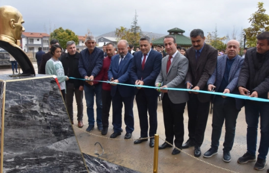 Malatya TSO, okul bahçesine Atatürk Büstü yaptırdı