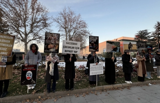 Öğretmenler Gazze'deki zulme dikkati çekmek için 26 haftadır eylemde